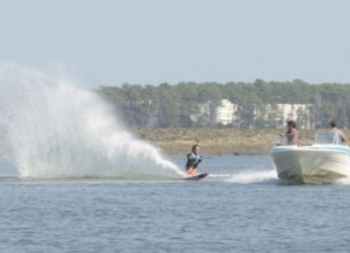  Water skiing adventure with a qualified instructor 